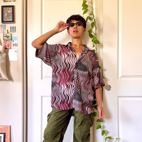 Vintage Y2K Men’s Wavy Red & Black Button-Up Shirt - Picture 1 of 7